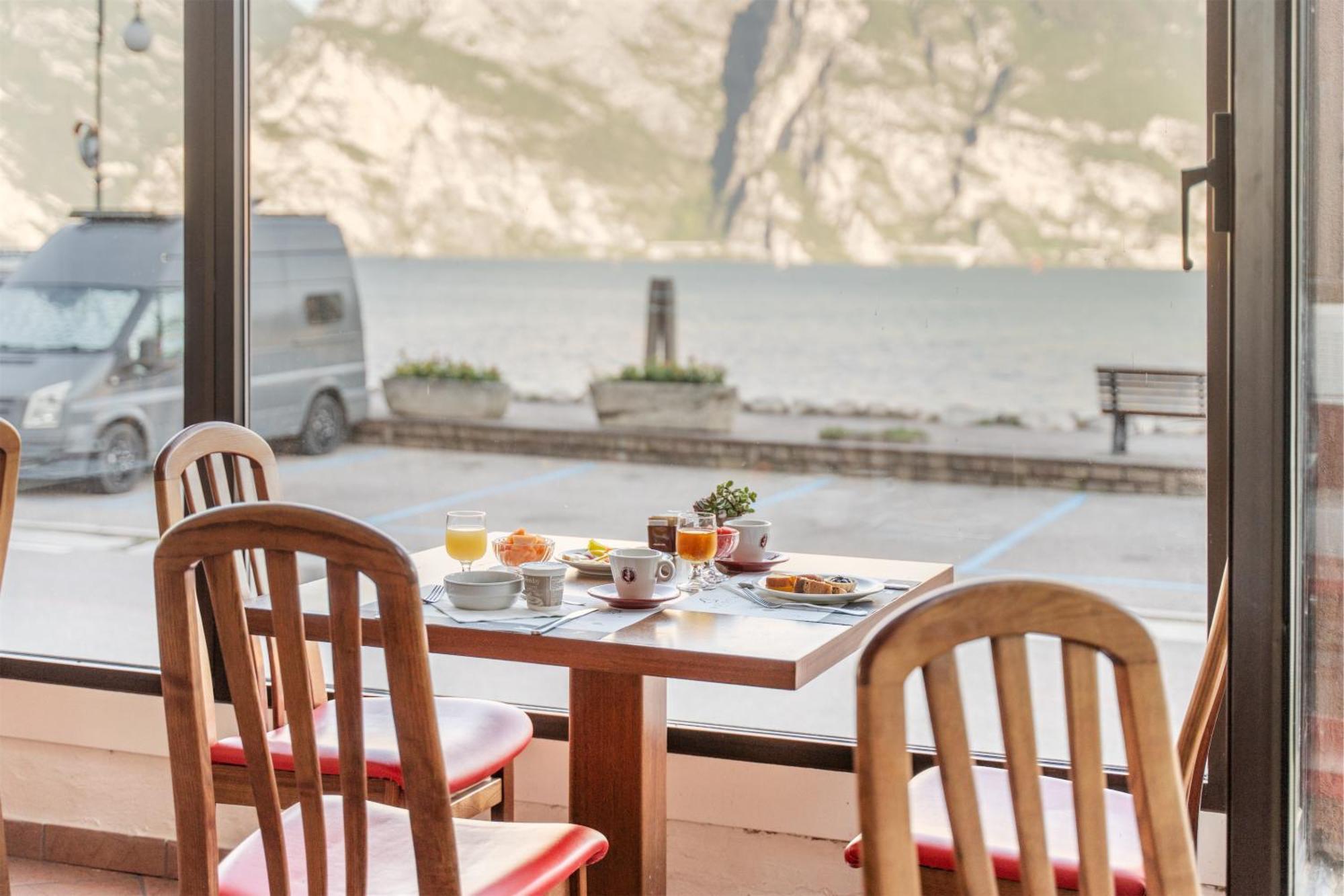 Lake Hotel Ifigenia Torbole Sul Garda Екстериор снимка